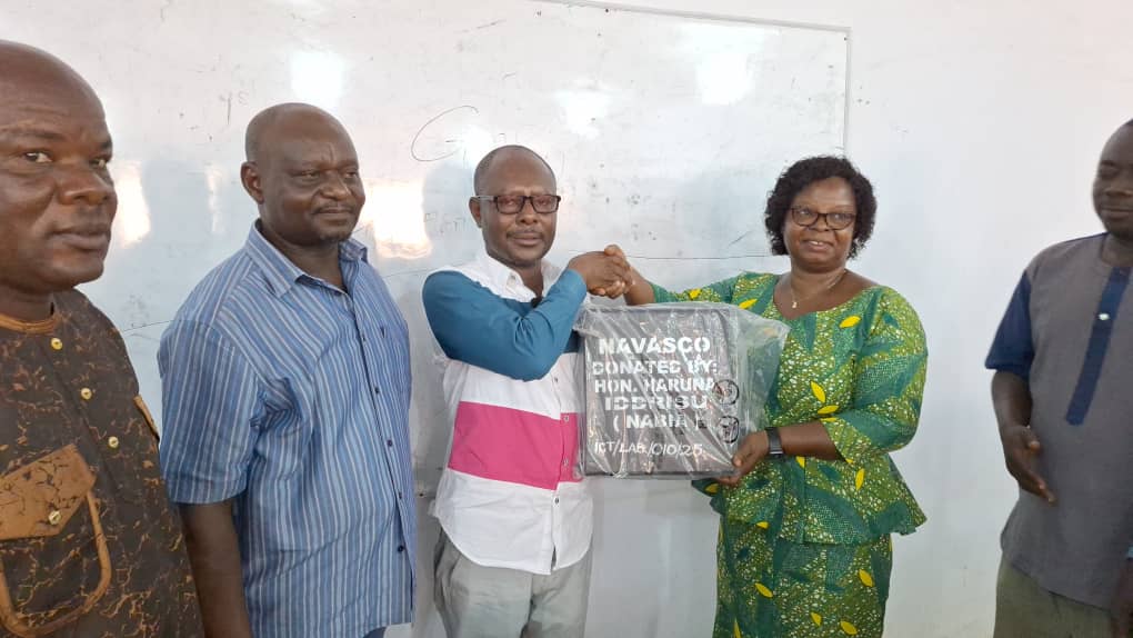 Haruna Iddrisu donates computers to Navrongo SHS